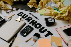 Its Sophie Biggerstaff Blog - 3 Unhinged Reasons Why I Quit My 9-5 After Corporate Burnout