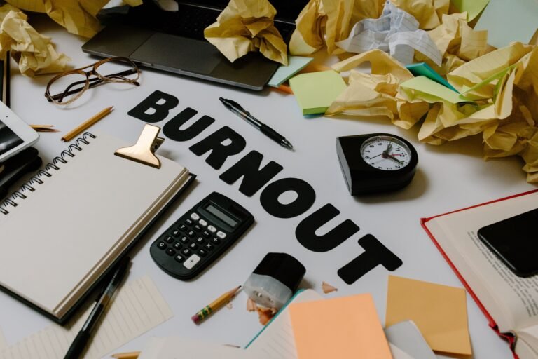 Its Sophie Biggerstaff Blog - 3 Unhinged Reasons Why I Quit My 9-5 After Corporate Burnout